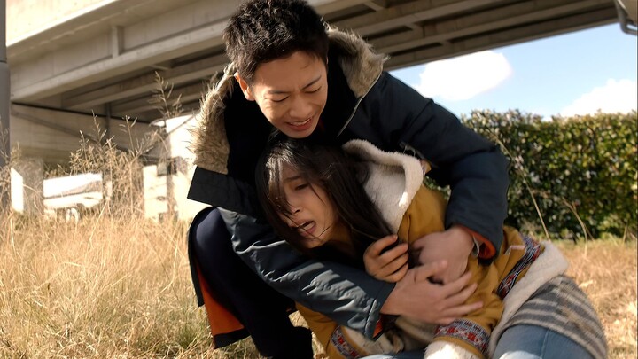 Bạn gái tê liệt suốt 8 năm, chàng trai chờ cô suốt 8 năm: Sato Takeru và Tsuchiya Tao trong “Nàng Dâ