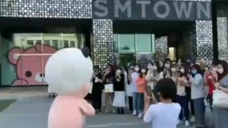 【EXO】咆哮   哈哈，爱丽也太可爱了(应援很给力哦)