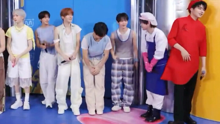 Salah satu idola K-pop pria yang sangat tidak sopan