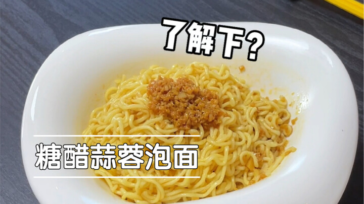 Mie instan dengan saus asam manis dan bawang putih, ayo segera buat untuk diberikan pada sahabat ter