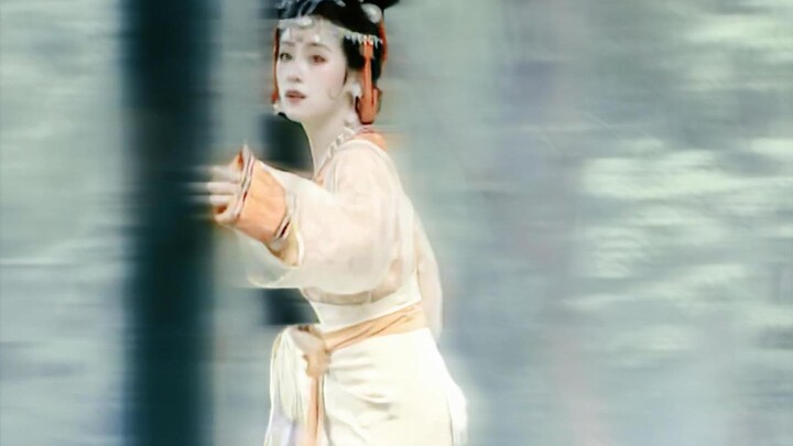 I totally understand why she can make people think she is a rich girl from ancient times just by wal