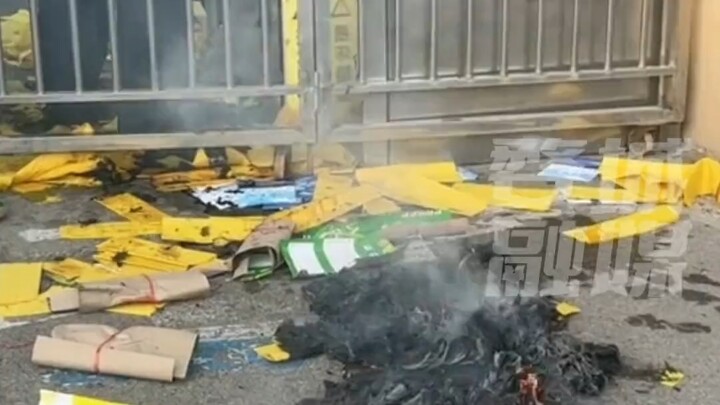 Seorang mahasiswa tingkat dua Universitas Henan jatuh dan meninggal di kampus. Ia telah mengirim pes