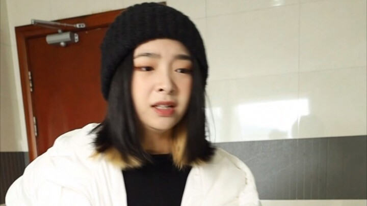 Lần đầu tiên tôi vào nhà vệ sinh nữ.