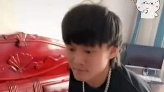 Hai anh em sinh đôi lầy lội troll nhau