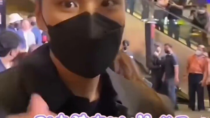Hahaha, a certain big dog must be happy today, while his wife is openly avoiding suspicion. Nong: Do