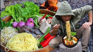 Garden Cooking Curry Noodle Soup with Shrimp Eating So Delicious