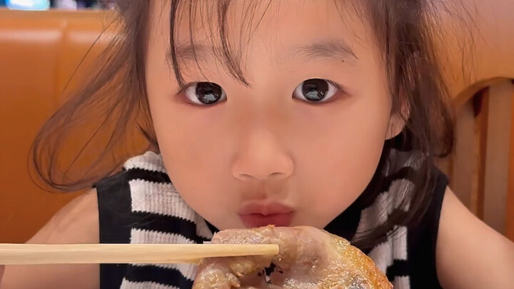 ตามพ่อแม่ไปกินบุฟเฟต์ฟรี!