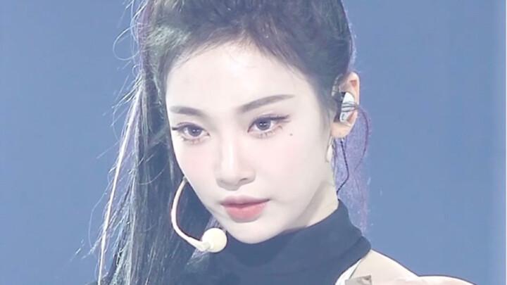 مجموعة من أربع لفات أنيقة مع حركات إيقاعية للورك في الأسبوع الأول من Whiplash