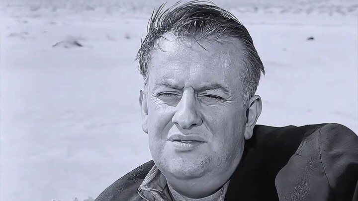 Four men stole a million in gold but insist on waiting a century before using it.