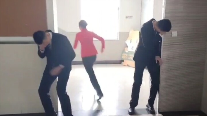 I'm sorry, Mr. Jiang! I really couldn't stop her.