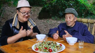 5只牛蛙，1斤花甲，秘制一份“花甲牛蛙”汤鲜味美，酸辣爽口