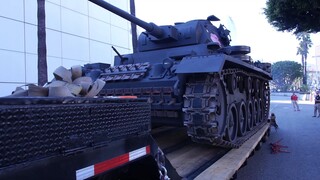 Real tanks, not real, let's see (American Comic Exhibition 2013)