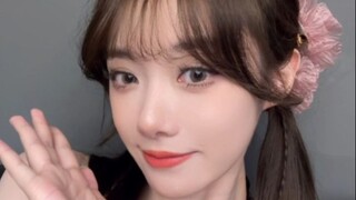 Xiao Yu menari tari Mesir dengan ritme yang intens dan tatapan tajam