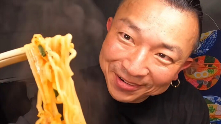 Japanese Truck Driver’s Spicy Ramen with Canned Meat & Loads of Green Onions for Lunch!