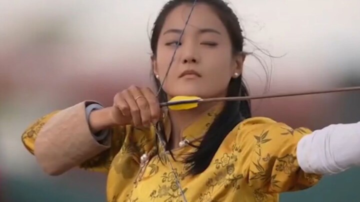 Inner Mongolia Naadam Festival: A woman as fierce as a female eagle—here, the image of a female eagl