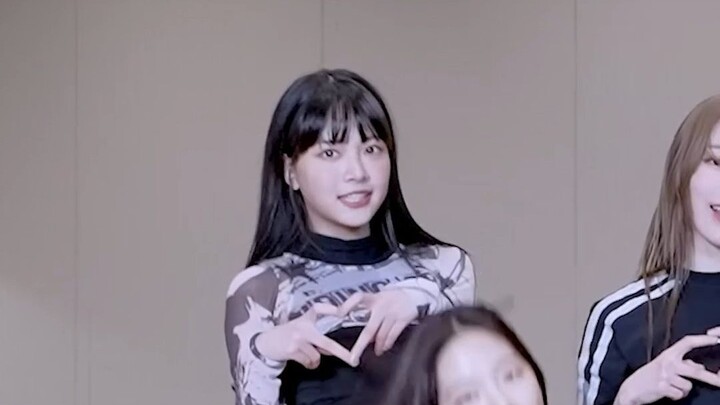 [LE SSERAFIM] Hong Eun-chae tài năng đến mức nào? Cô ấy chỉ đáng yêu thôi sao? Nhìn vào phòng tập An