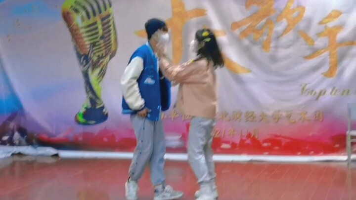 #失眠飞行 翻跳超甜双人舞，高能预警！！当然还有一个善妒的老闺蜜