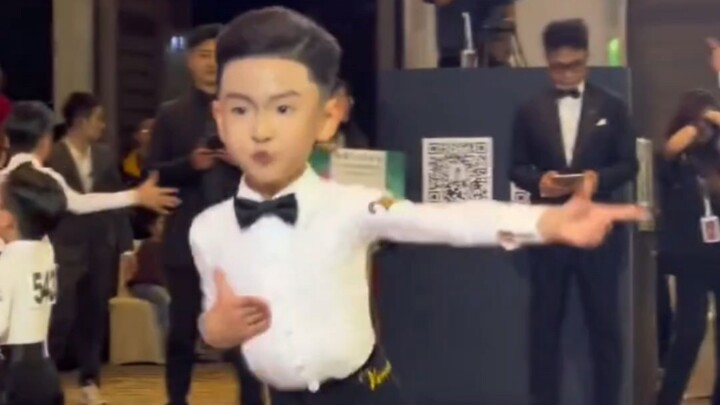 Whose centimeter show has appeared? Amazing five-head body proportions!!!