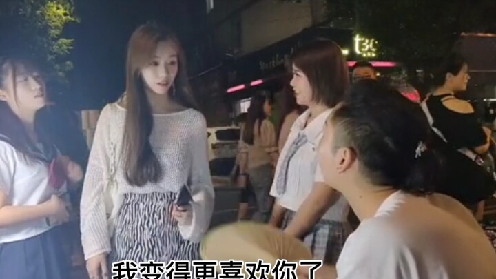 摆摊日常撩小姐姐：最后三个小姐姐竟然要求撩她们，地摊档次升级了吗