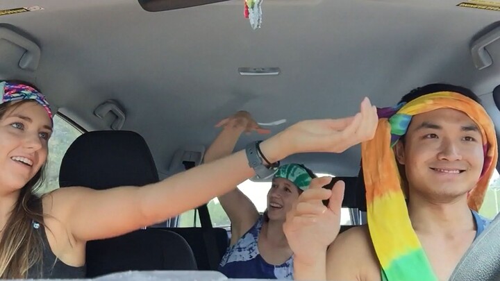 爷青回，翻到学生时代的视频，跟美国女生们在车里尬舞