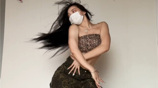 变成猴子荡树藤#foryoupage #打铁舞#swallow #dance