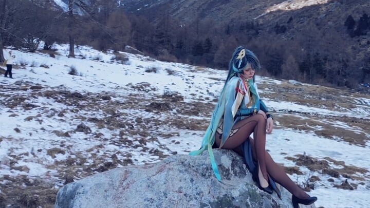 3800 meters above sea level snow mountain bareback! Are all cosplayers nowadays so hardworking?