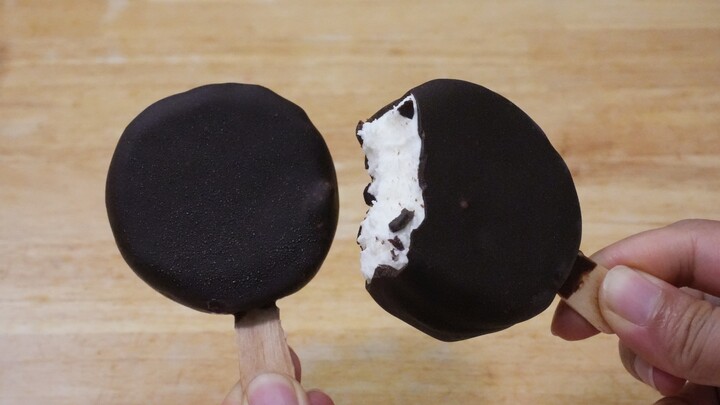 Kalau saja aku tahu aku bisa membuat es krim hanya dengan sebotol air mineral, aku pasti sudah menja