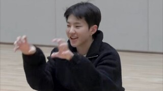 มาเริ่มต้นสัปดาห์ที่เต็มไปด้วยพลังกับเจ้าเสือตัวน้อยกันเถอะ