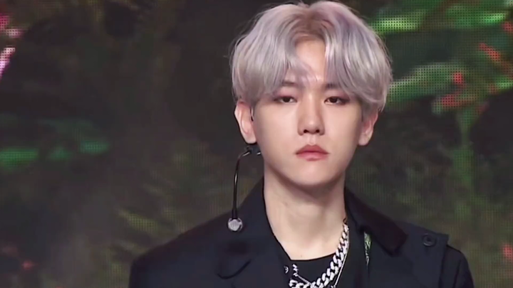 Bian Baekhyun's crisp opening song "Better Days"