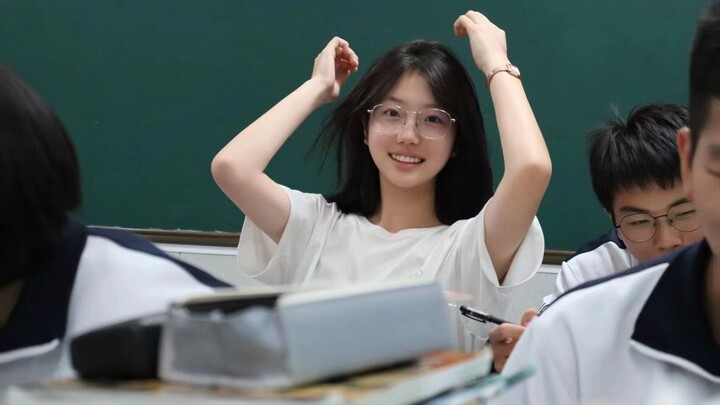 06 nữ sinh trung học viết tâm sự vào trong bài hát