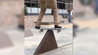 Skateboard itu terkendali oleh pemain dengan kemampuan absolut