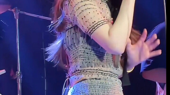 วังxiaoyu :โต๊ะยังคงมีรูปถ่ายในอดีต(2)王小草:桌上还留着过去的照片（2）