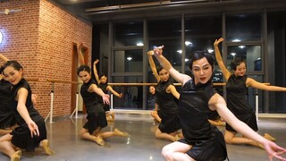 你们心心念念的旗袍舞来啦，简直美到失语~