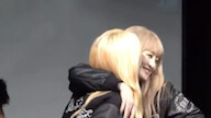 (G)I-DLE 221029 What should I do? No. 13 and No. 29 are still hugging each other.