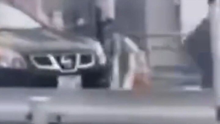 Who knocked down the J‑k girl? (Shinzo Abe succumbed to gunshot wounds after being shot)