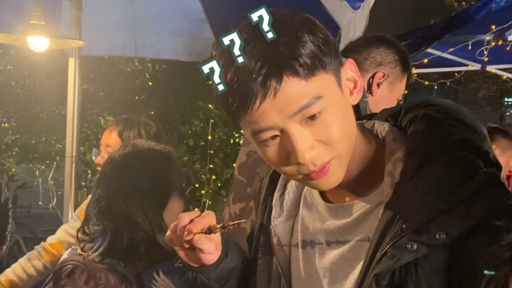 【Bạch Kính Đình】Về chuyện “ăn” đạo cụ, tôi Hành Khắc Lôi tuyệt đối không thua anh Bạch Kính Đình đâu