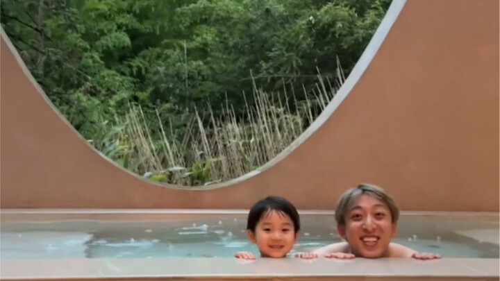 «Suối nước nóng và picnic»