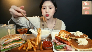Bánh chảo, bánh kẹp, trứng bác, xúc xích 2 #amthuc