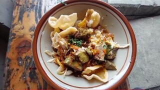 makan bubur ayam enak banget