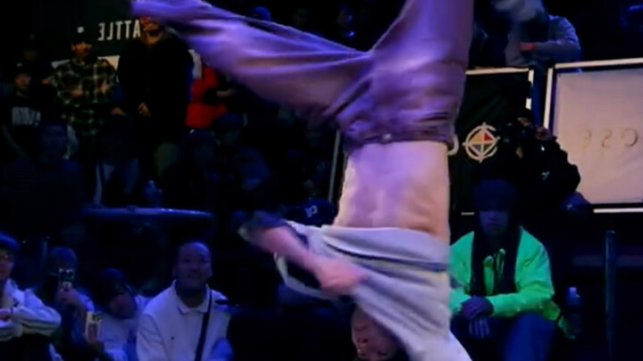 แดนซ์สตรีทระดับแชมป์! หนุ่มคนนี้ฝีมือเกินใคร ท่าเต้นชุดนี้โคตรเด็ด!