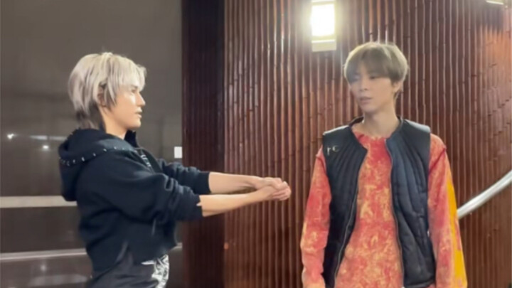 【Lee Tae-yong】Loạt hài TikTok: Hai người có trạng thái tinh thần vô cùng đẹp…