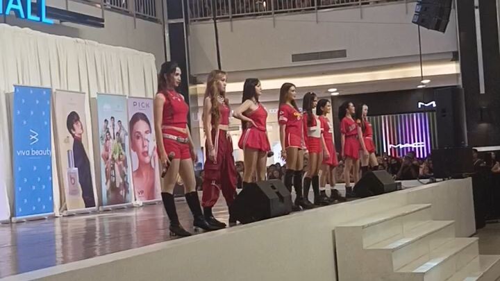 dance in mall