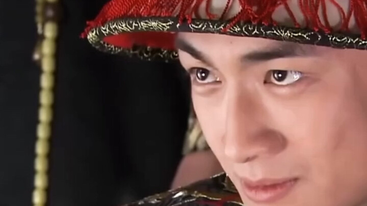 Here he comes, here he is—bearing a royal decree to propose! No matter how many times I watch it, I’