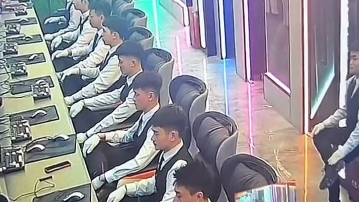 Quán cà phê Internet Quân đội chính quy