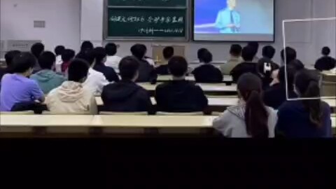 Guru itu terdiam sambil menatap ruang kelas yang kosong melompong.