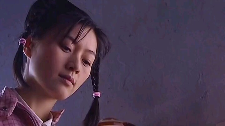 The cooking skills a woman secretly learned have finally come in handy—this bowl of fried sauce nood