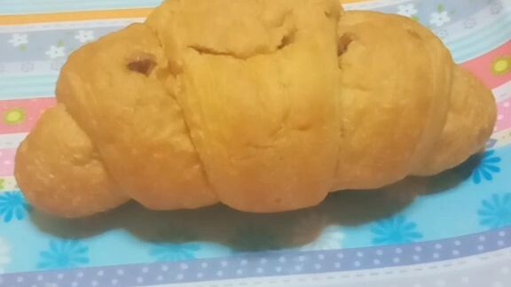 happy bread @achilla_uwus