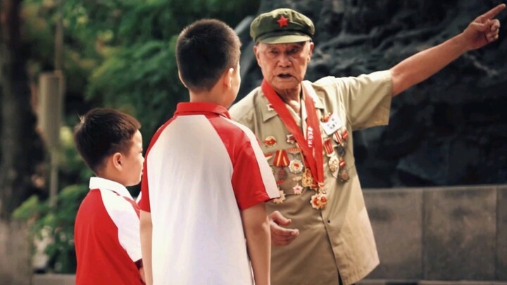 Cư dân mạng xôn xao khắp nơi! Có người nói huy chương quân công của ông nội là giả!