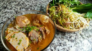 Bún Bò Huế - Cách nấu món BÚN BÒ GIÒ HEO nhanh gọn thơm ngon