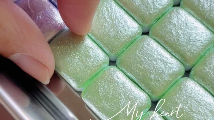 تعبئة غامرة | ألوان مائية لامعة بتصميم الفصول الـ 24